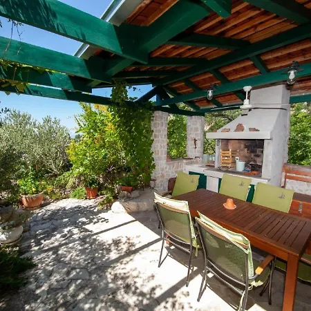 Ferienhaus Luxurious In With Jacuzzi